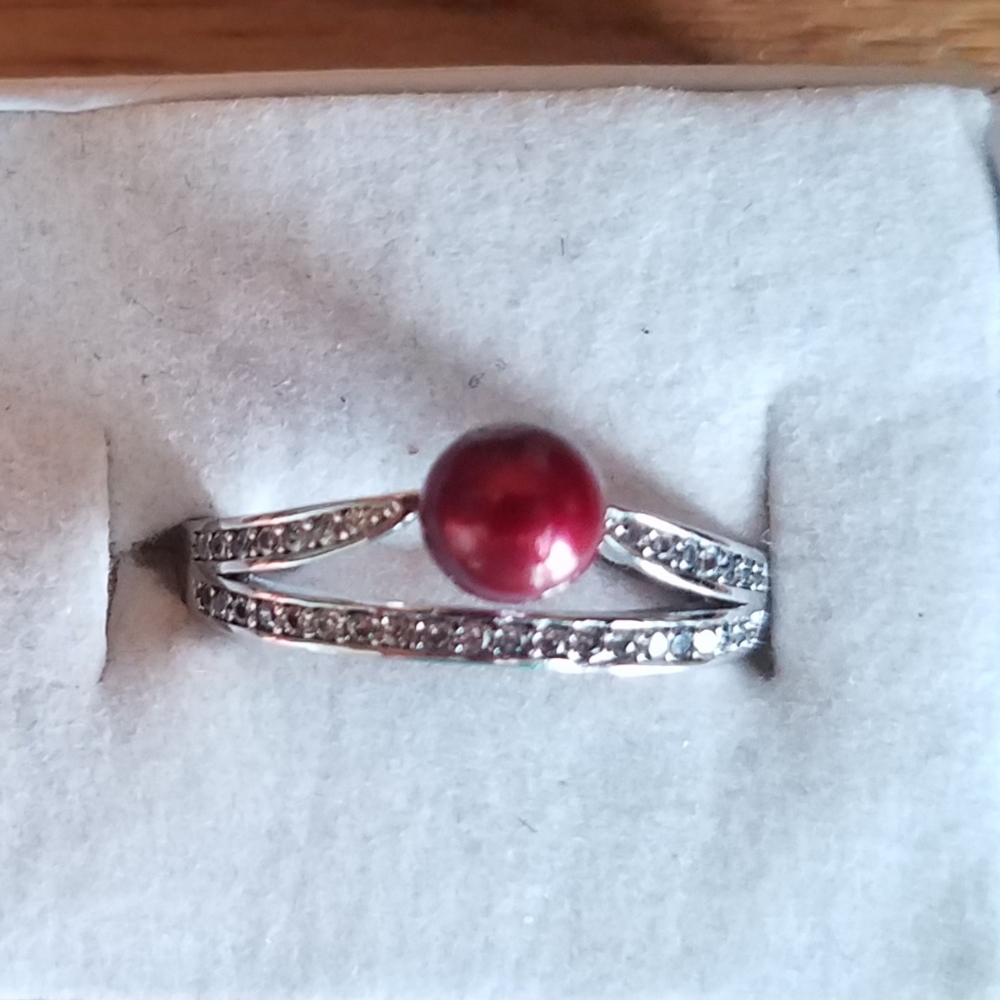 NWOT Deep Red Pearl Ring